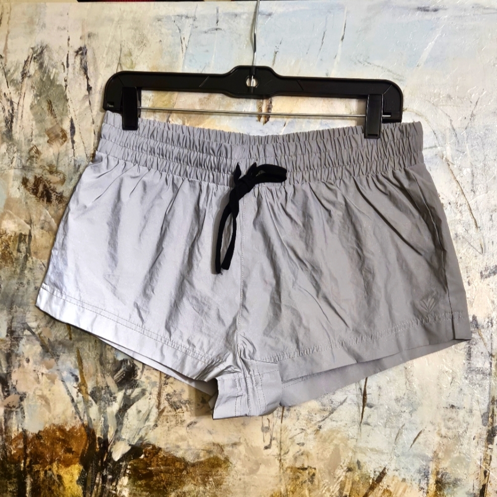 NWOT Forever 21 Reflective Gray/Silver Athletic Running Shortsoutstanding. W's M